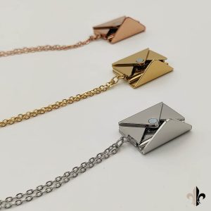 chaines et pendentifs femme enveloppes lettres i love you